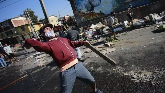 مردم شیلی، معترض به قرنطینه/ عکس