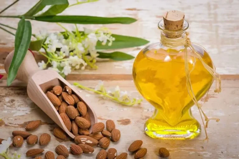 با انار، تمشک و روغن بادام شیرین ، پوستی صاف و لطیف بسازید