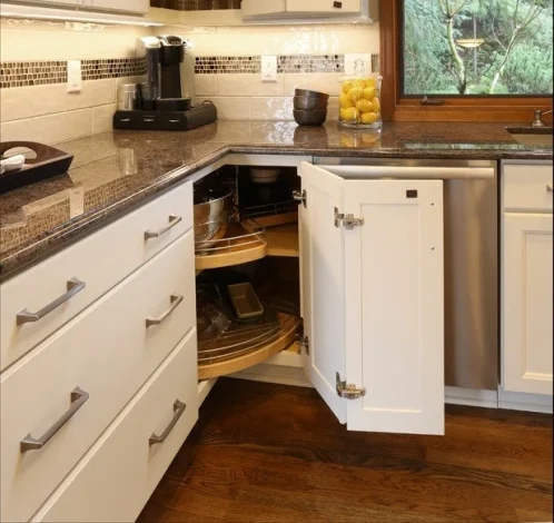 Solving the problem of the corner of the kitchen cabinet with a simple solution!