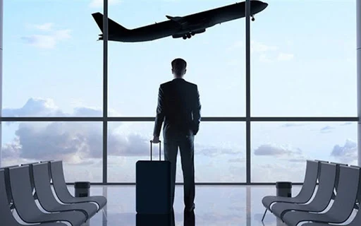 How do Iranians migrate to the UAE