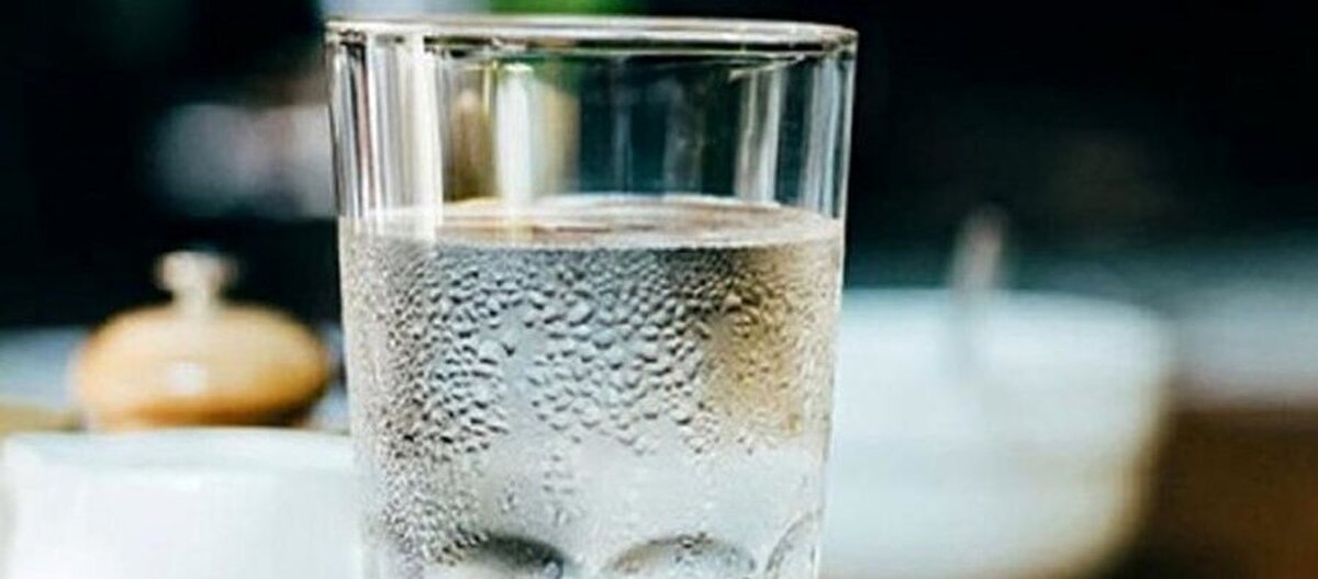 در روز‌های گرم چند لیوان آب بنوشیم؟