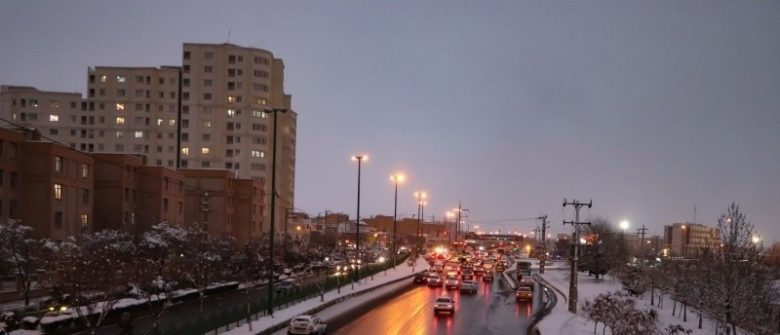 بارش برف و باران در تهران /ترافیک سنگین‌تر شد