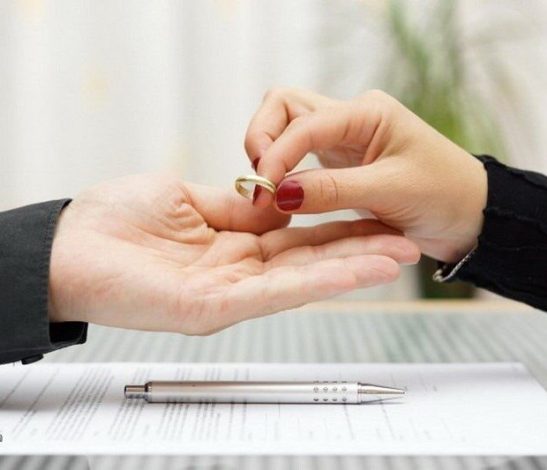 عجیب‌ترین دلایل جدایی در دادگاه‌های خانواده؛ از خُروپُف تا کت و شلوار و صبحانه