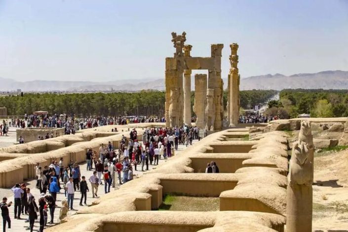 ورود ۱۰ میلیون مسافر نوروزی به فارس / فعالیت دستگاه‌های خدمات‌رسان ارزیابی می‌شود