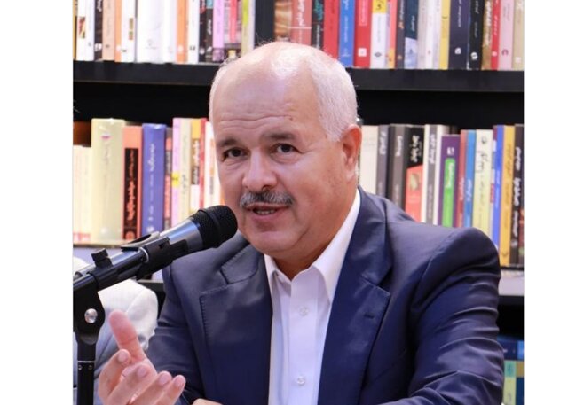 شیراز باید دوباره تاریخ شما را بخواند