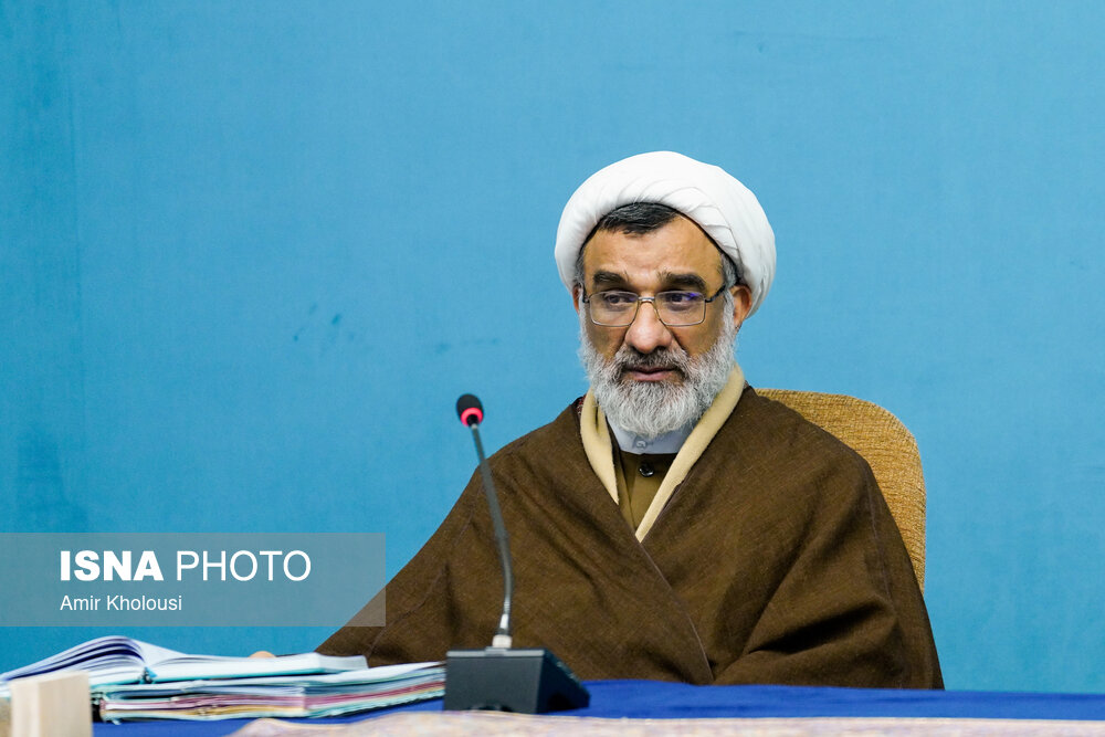 ضرورت تاسیس یک مرکز ملی ترجمه/خودکفایی در تولید کاغذ مورد توجه جدی قرار گیرد
