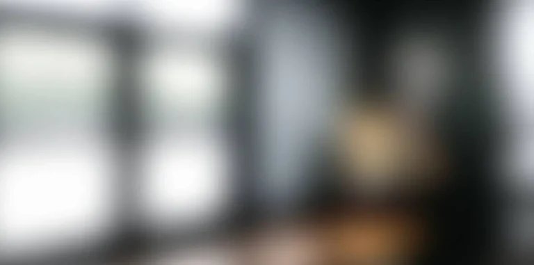 خلاصه کامل کتاب پشت شیشه های مات (عزت الله الوندی)