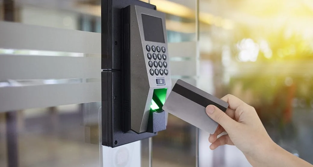 بهترین دستگاه حضور و غیاب برای کنترل دقیق ورود و خروج پرسنل